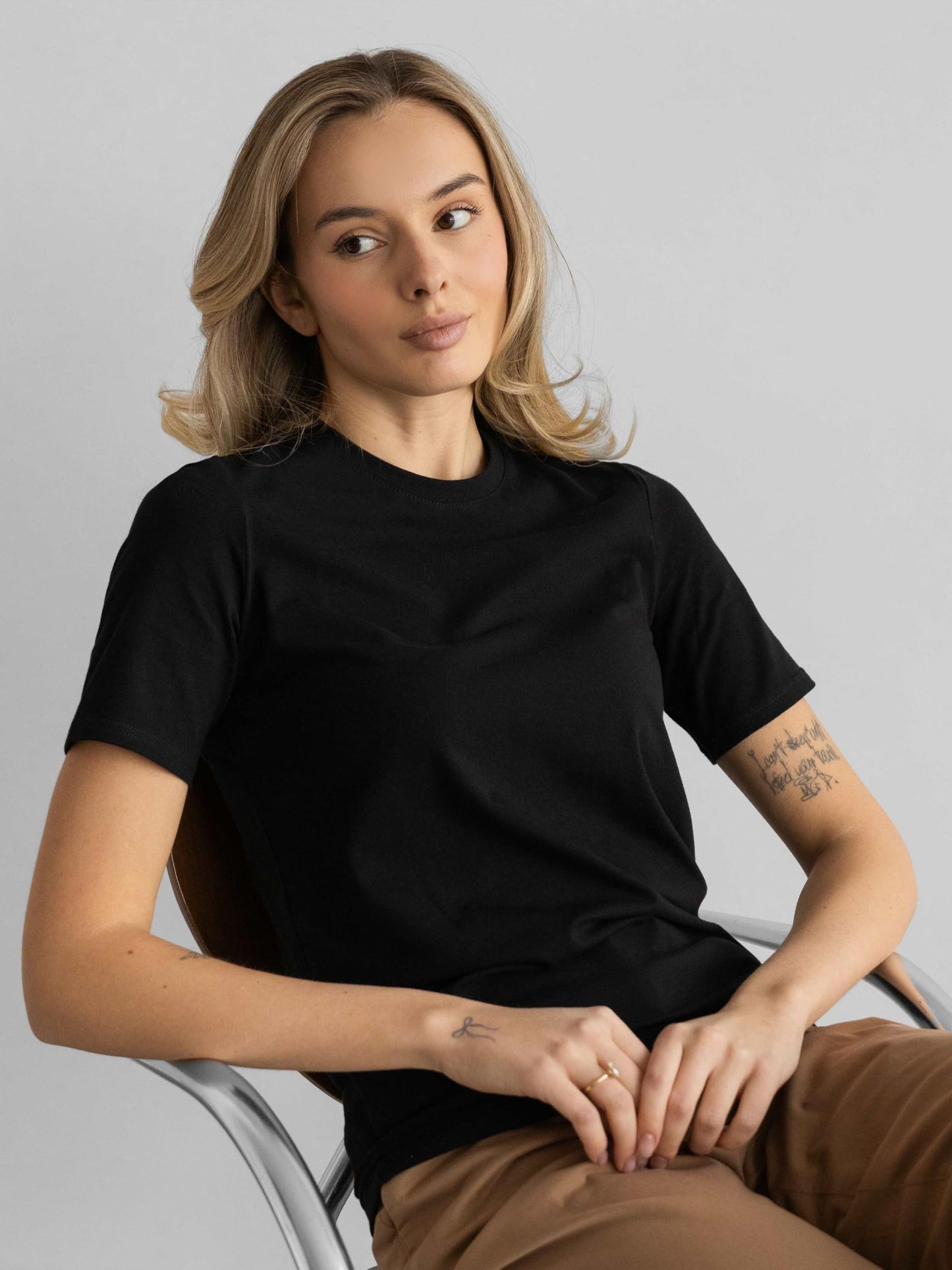 Arber Women’s Slim Fit Crew Neck T-Shirt – 95% Cotton 5% Elastane, Breathable Stretch Basic Short Sleeve Tee, Black & White